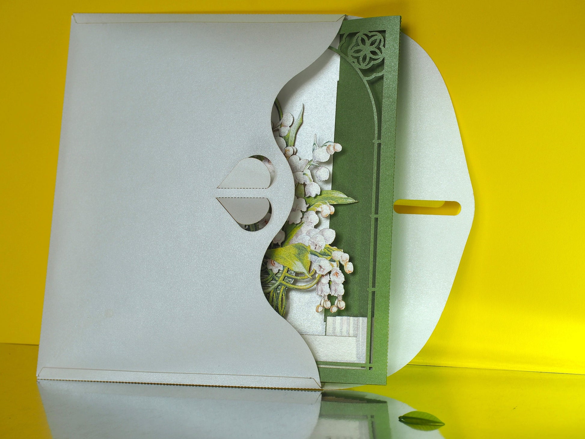 The Lilies of the Valley pop up card gift. Mother's Day gifts. The liljekonvaljs. Paper flower miniature. Her, wife Convallaria majalis