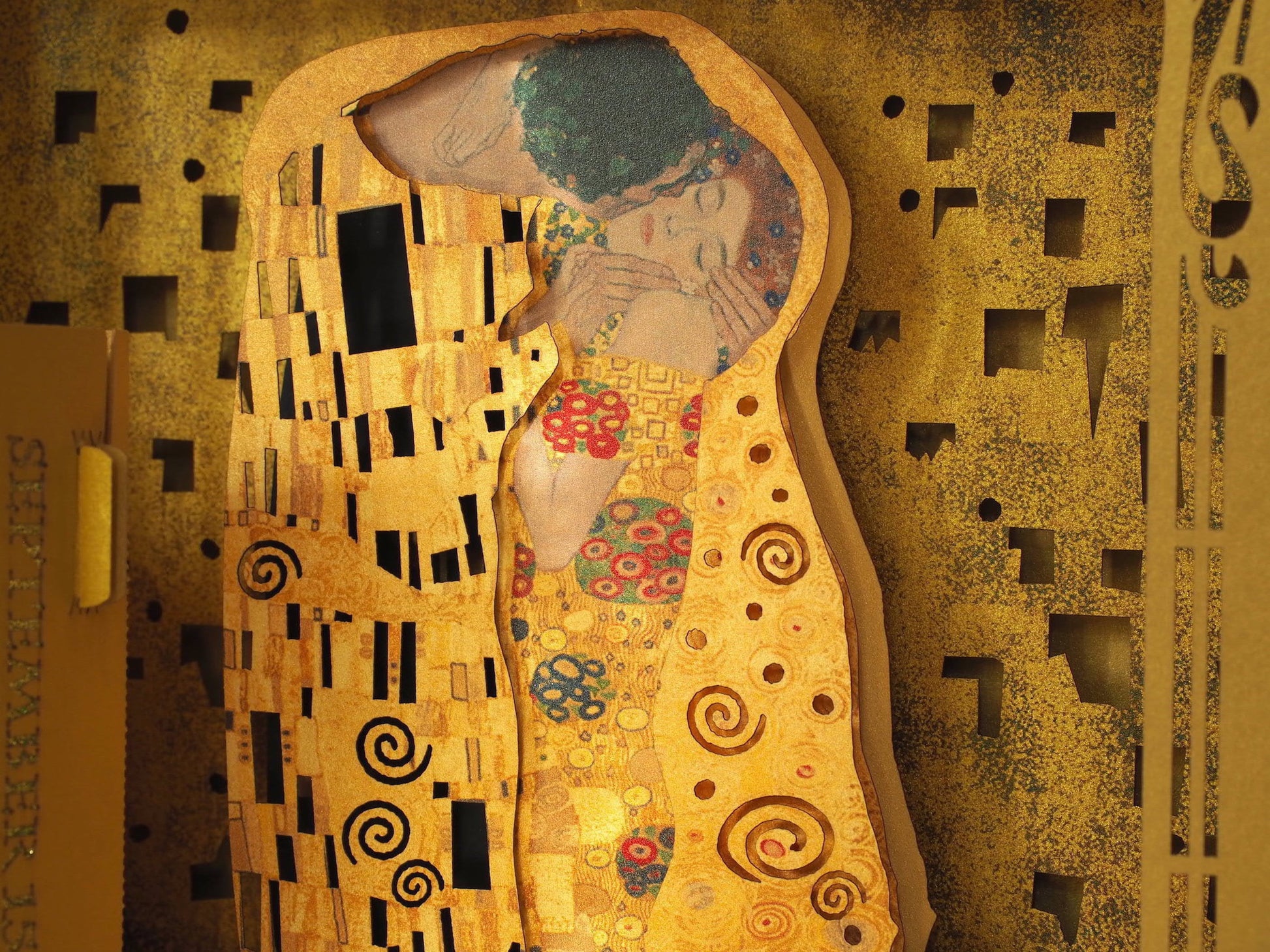 Pop up greeting card as box folded The Kiss painting by Klimt design. Best gift for her, for Valentines Day, for wedding, romantic card